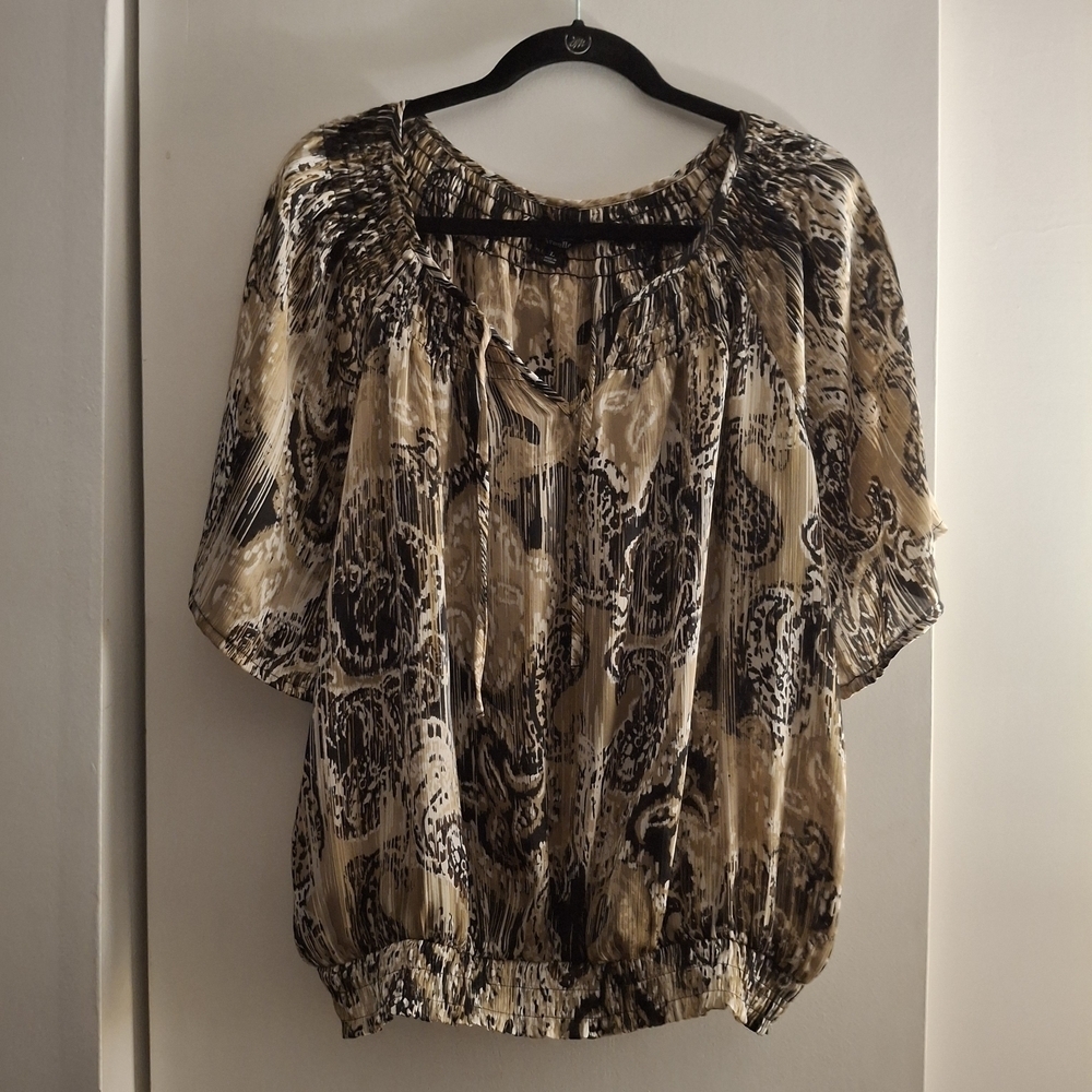 Rafaella Women's Tan And Black Flutter Sleeve Blouse with Smocked Detail